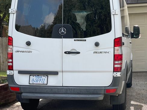 Used 2011 Mercedes-Benz Sprinter 2500 image 6