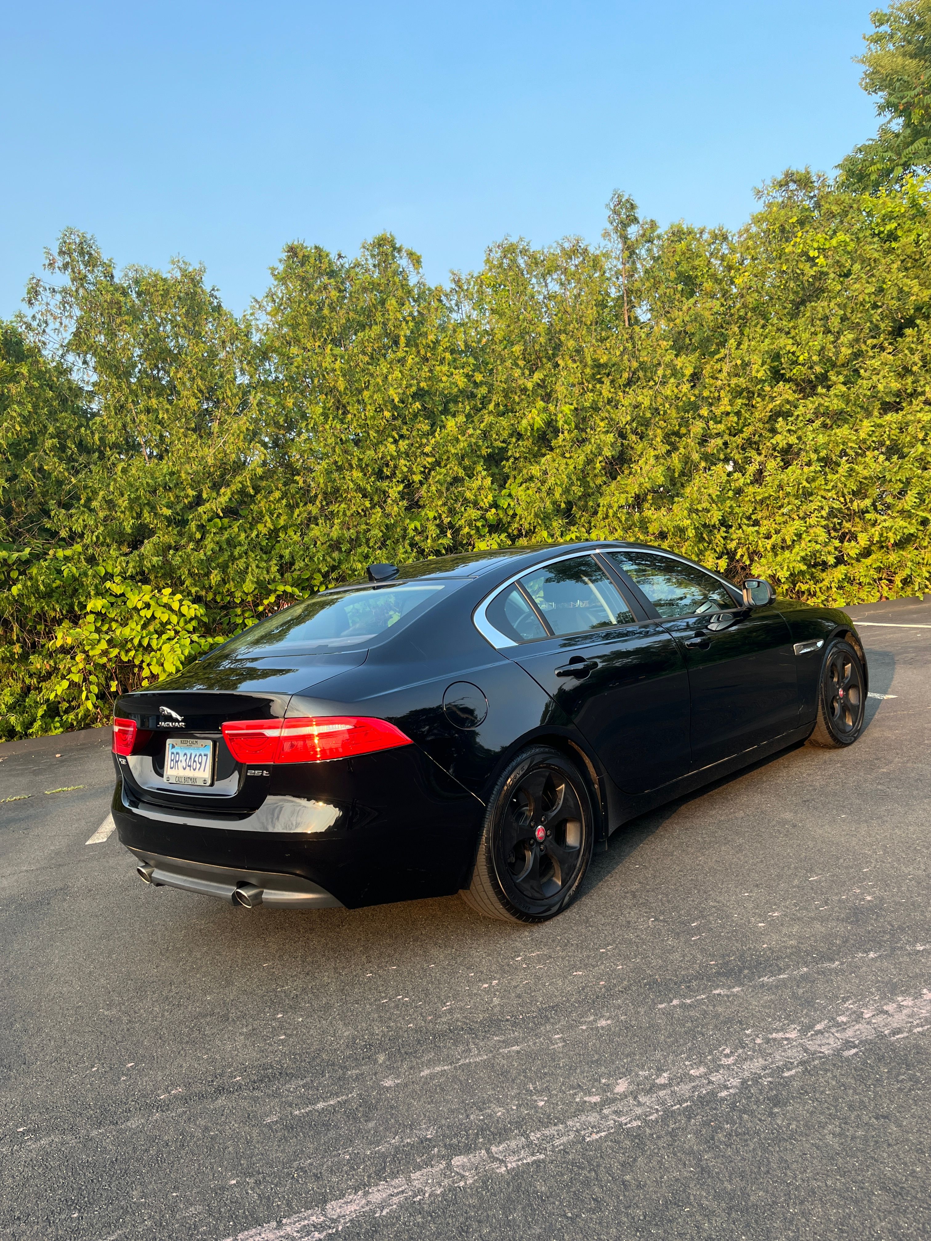 Used 2018 Jaguar XE RWD image 4