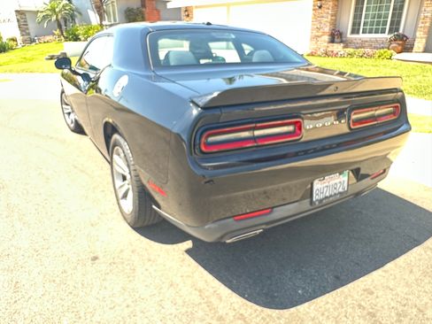 Used 2019 Dodge Challenger SXT RWD image 2