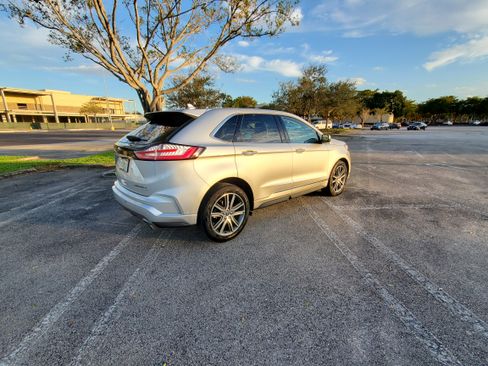 Used 2019 Ford Edge Titanium w/ Equipment Group 301A image 8
