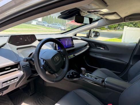 Used 2024 Toyota Prius XLE AWD/4WD image 4