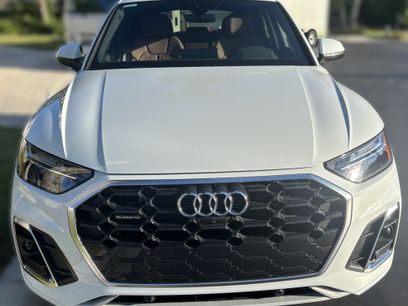 Used 2025 Audi Q5 e Premium Plus