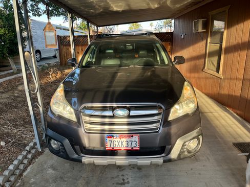 Used 2014 Subaru Outback 3.6R Limited w/ Moonroof Package image 4