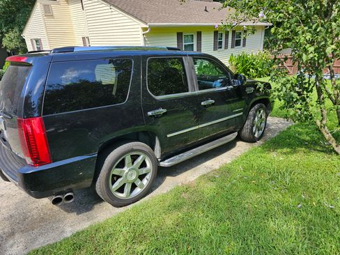 Used 2010 Cadillac Escalade Luxury AWD/4WD image 5