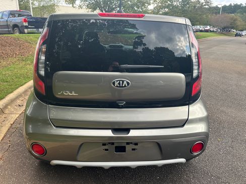 Used 2019 Kia Soul + image 4