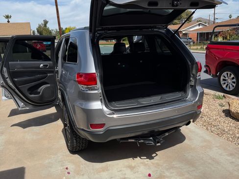 Used 2018 Jeep Grand Cherokee Limited AWD/4WD image 5