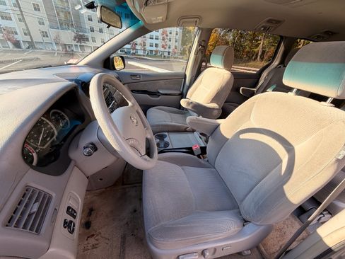 Used 2005 Toyota Sienna LE image 10