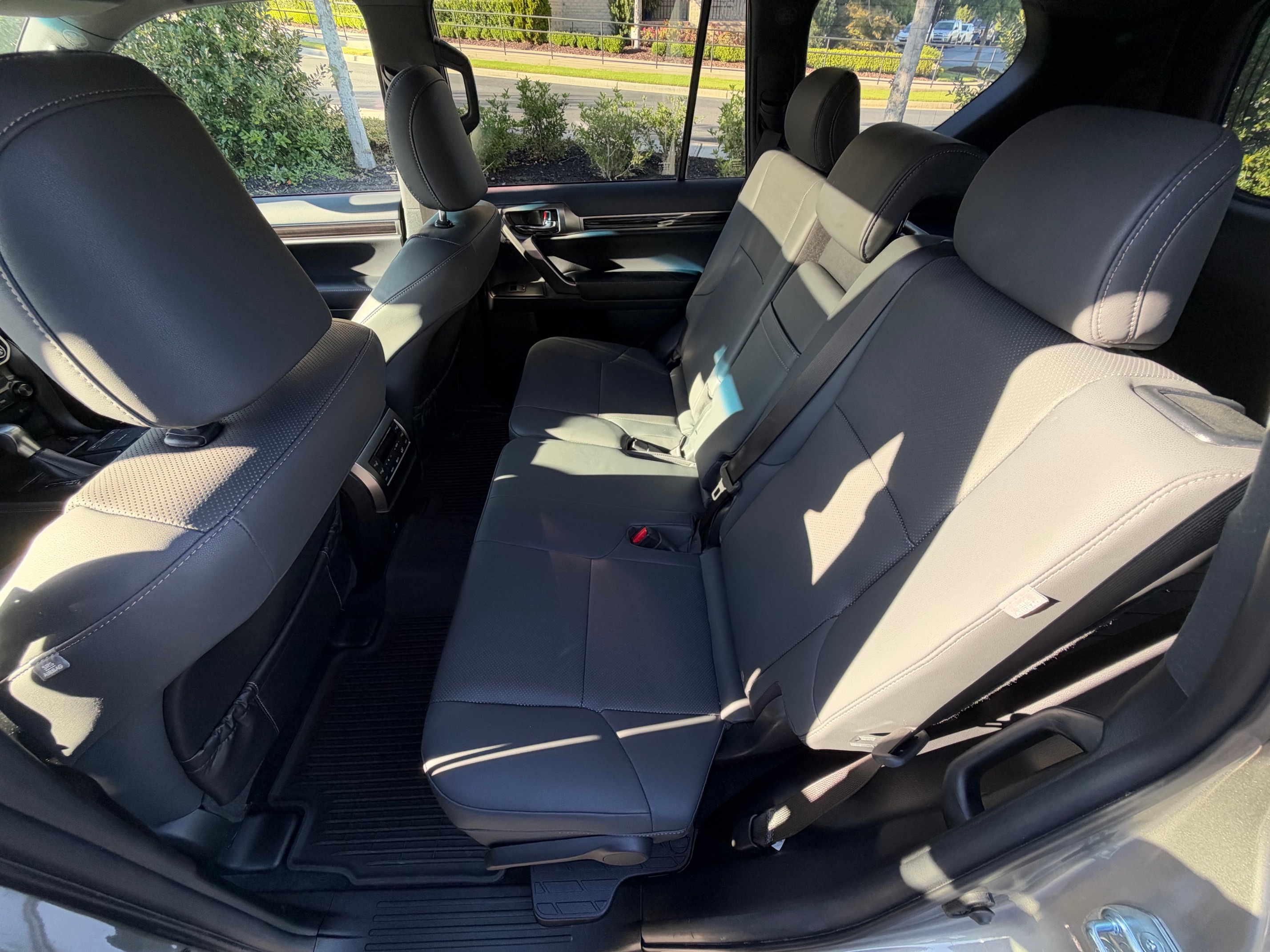 Used 2022 Lexus GX 460 Premium w/ Premium Package AWD/4WD image 15