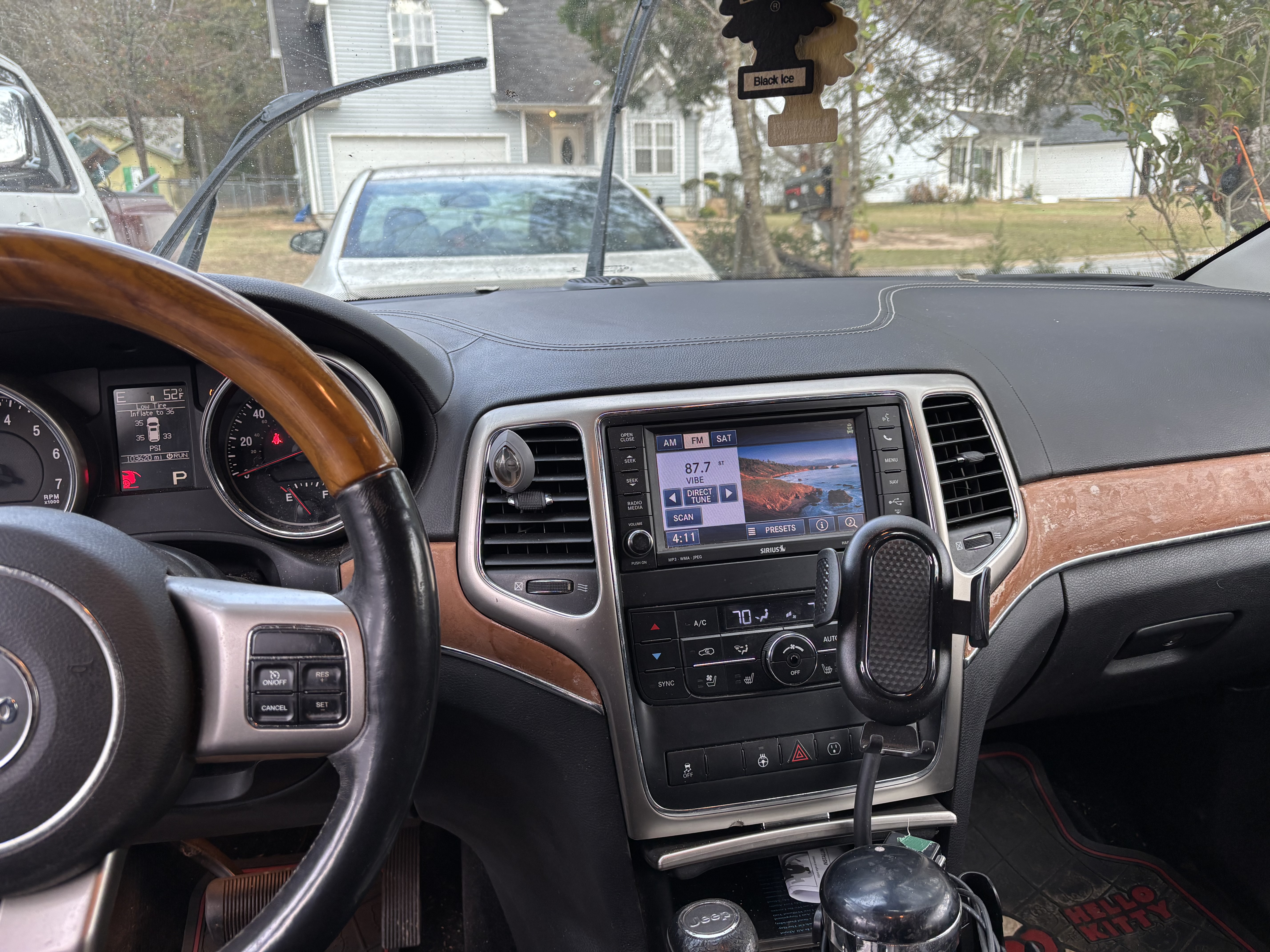 Used 2013 Jeep Grand Cherokee Overland AWD/4WD image 6