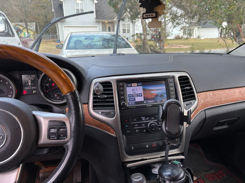 Used 2013 Jeep Grand Cherokee Overland image 6