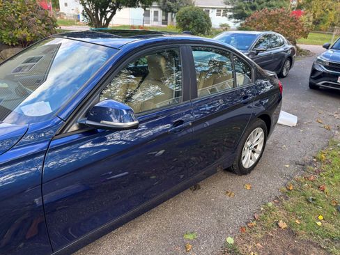 Used 2018 BMW 320i xDrive Sedan w/ Convenience Package image 2