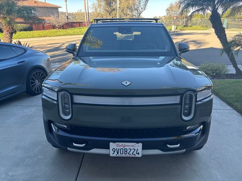 Used 2023 Rivian R1S Launch Edition image 6