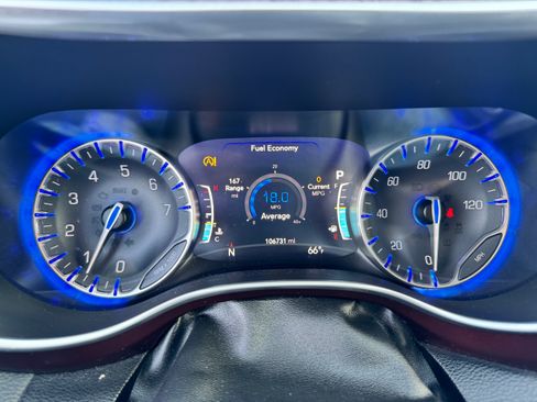 Used 2020 Chrysler Pacifica Limited image 15