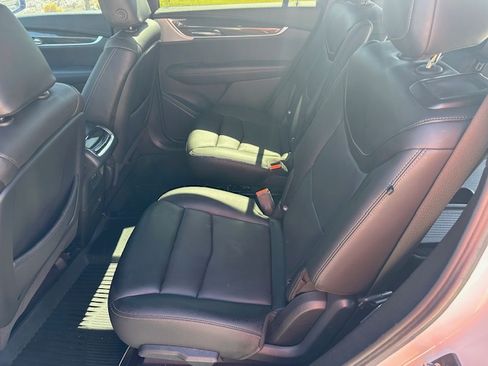 Used 2023 Cadillac XT6 Sport w/ Technology Package image 12