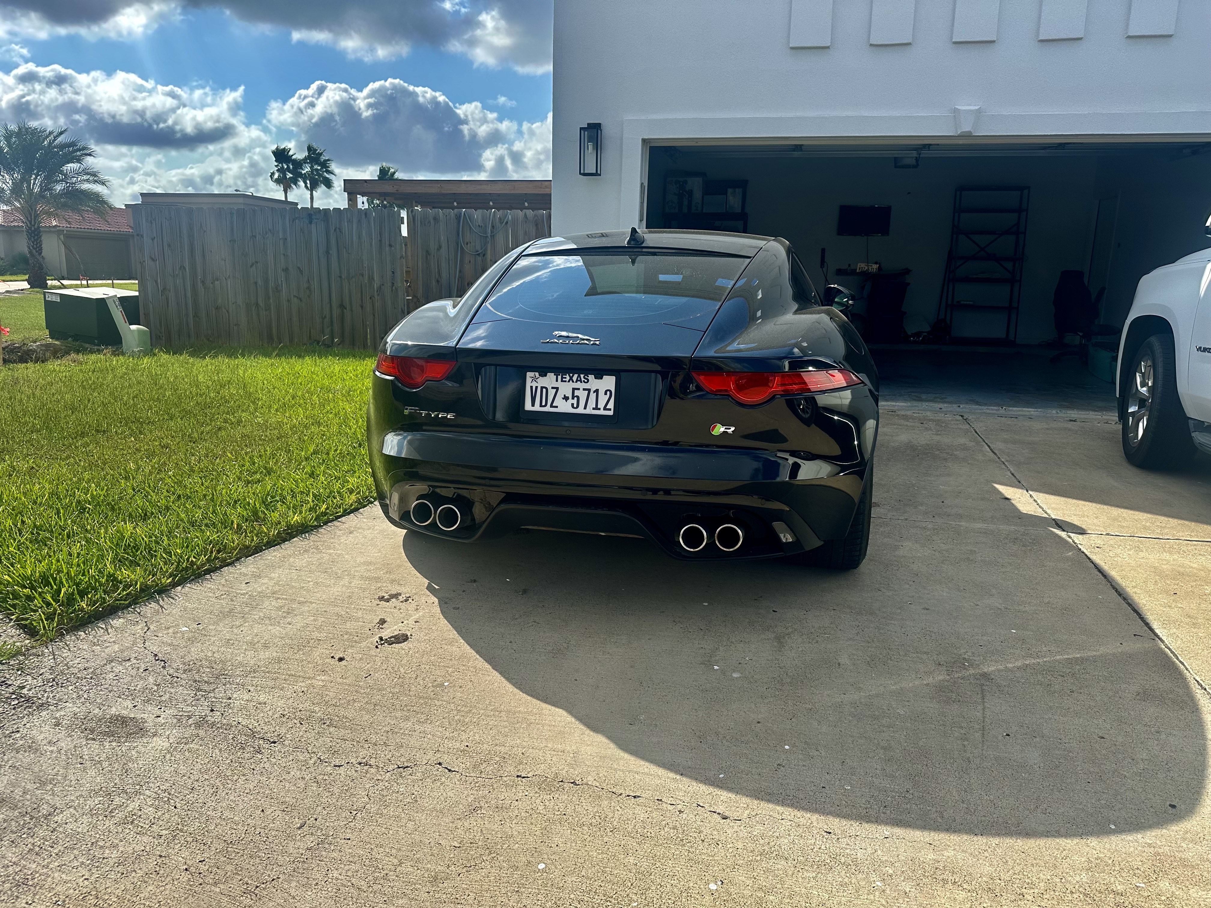 Used 2015 Jaguar F-TYPE R RWD image 8