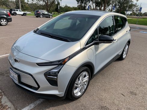 Used 2022 Chevrolet Bolt LT image 4