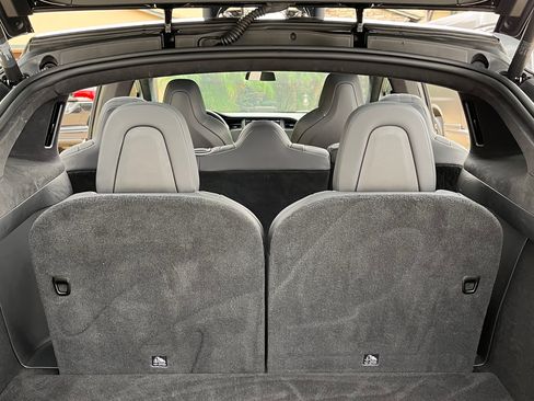Used 2018 Tesla Model X 75D image 10