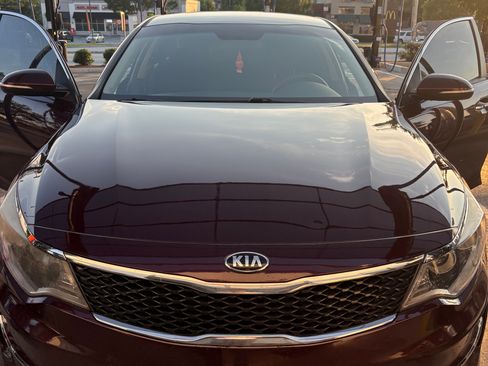 Used 2018 Kia Optima LX FWD image 1