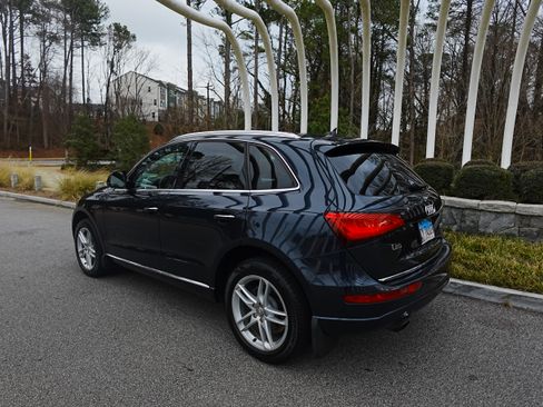 Used 2017 Audi Q5 2.0T Premium Plus w/ Technology Package image 8