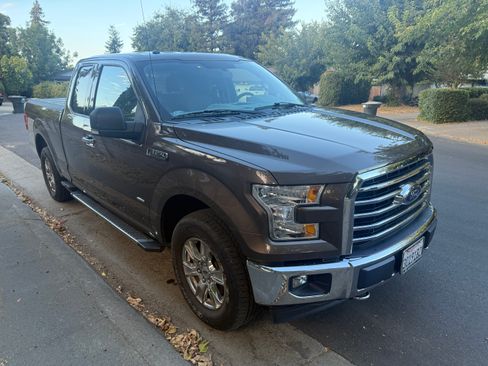 Used 2017 Ford F150 XLT w/ Equipment Group 302A Luxury AWD/4WD image 4