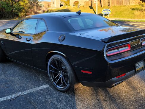 Used 2023 Dodge Challenger SRT Hellcat w/ Driver Convenience Group image 5