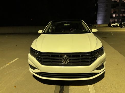 Used 2019 Volkswagen Jetta SEL w/ Cold Weather Package image 4