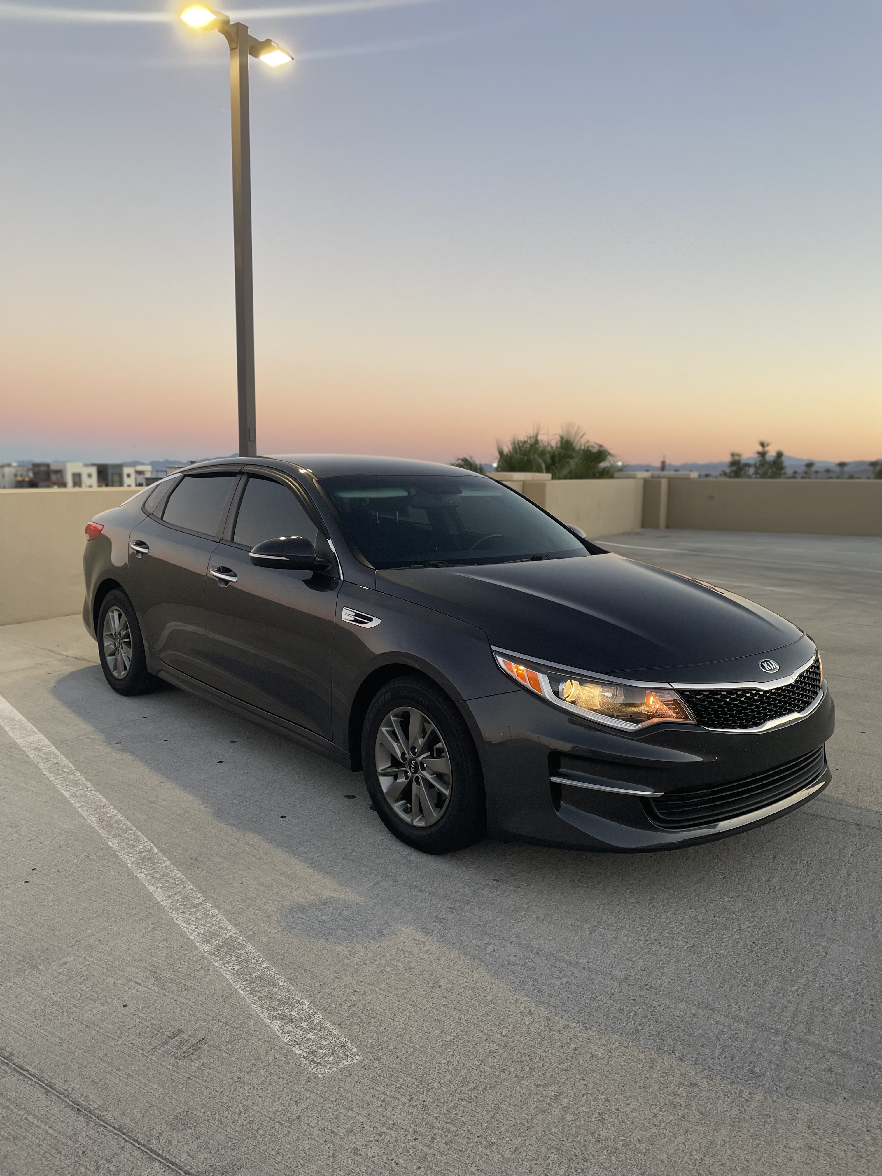 Used 2016 Kia Optima LX FWD image 1