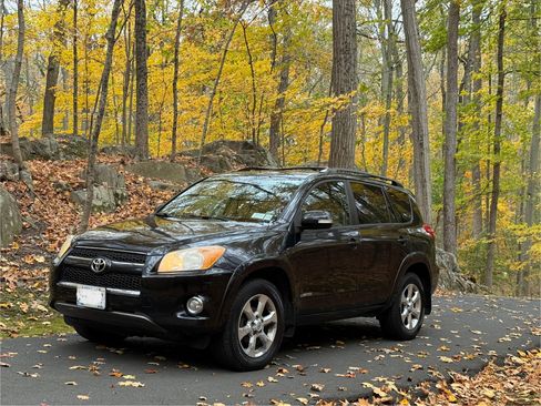 Used 2009 Toyota RAV4 Limited image 2