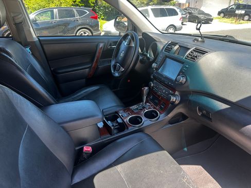 Used 2012 Toyota Highlander Limited w/ Tow Pkg AWD/4WD image 11