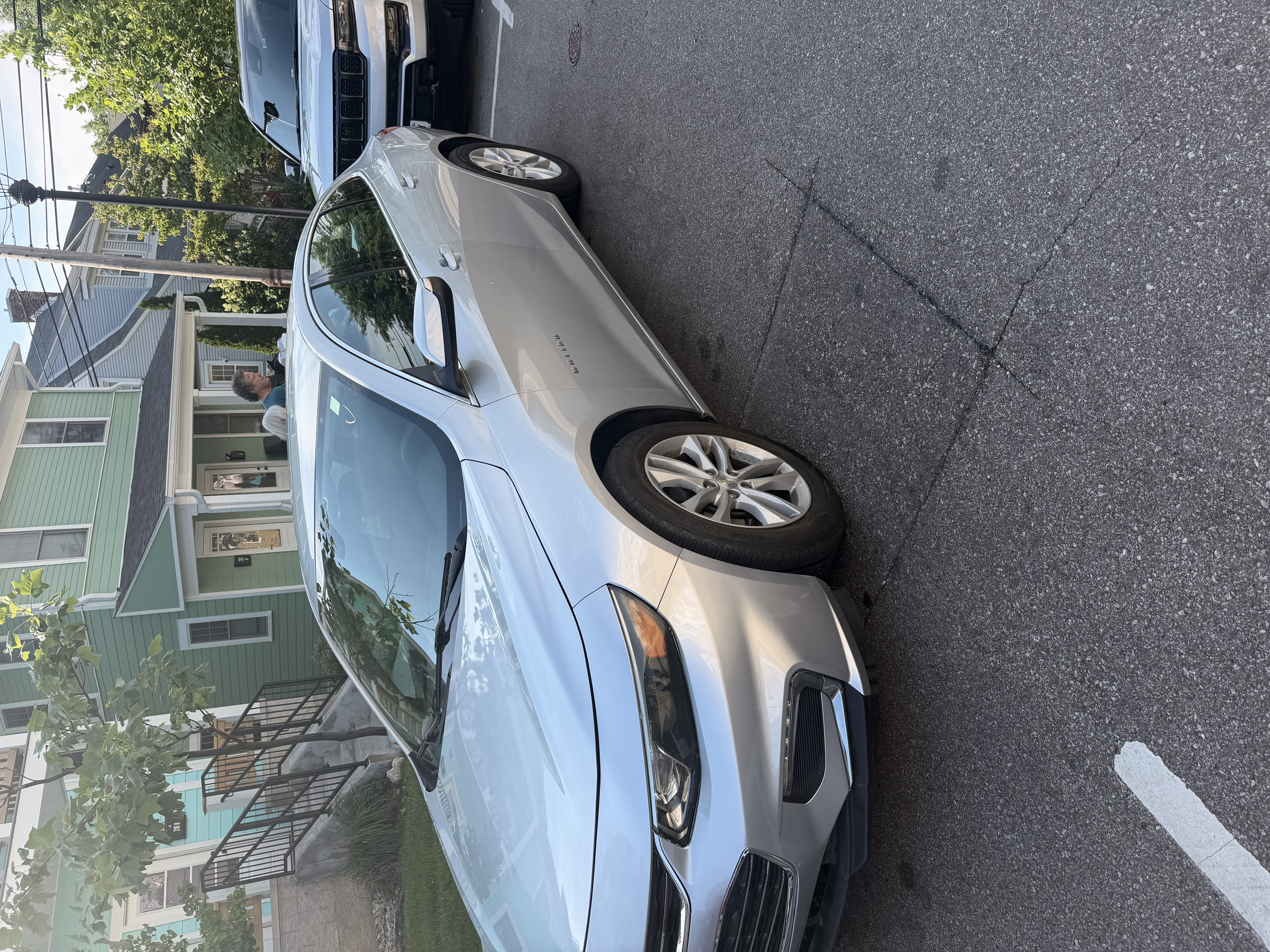 Used 2017 Chevrolet Malibu LT FWD image 2