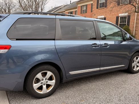 Used 2013 Toyota Sienna LE image 6