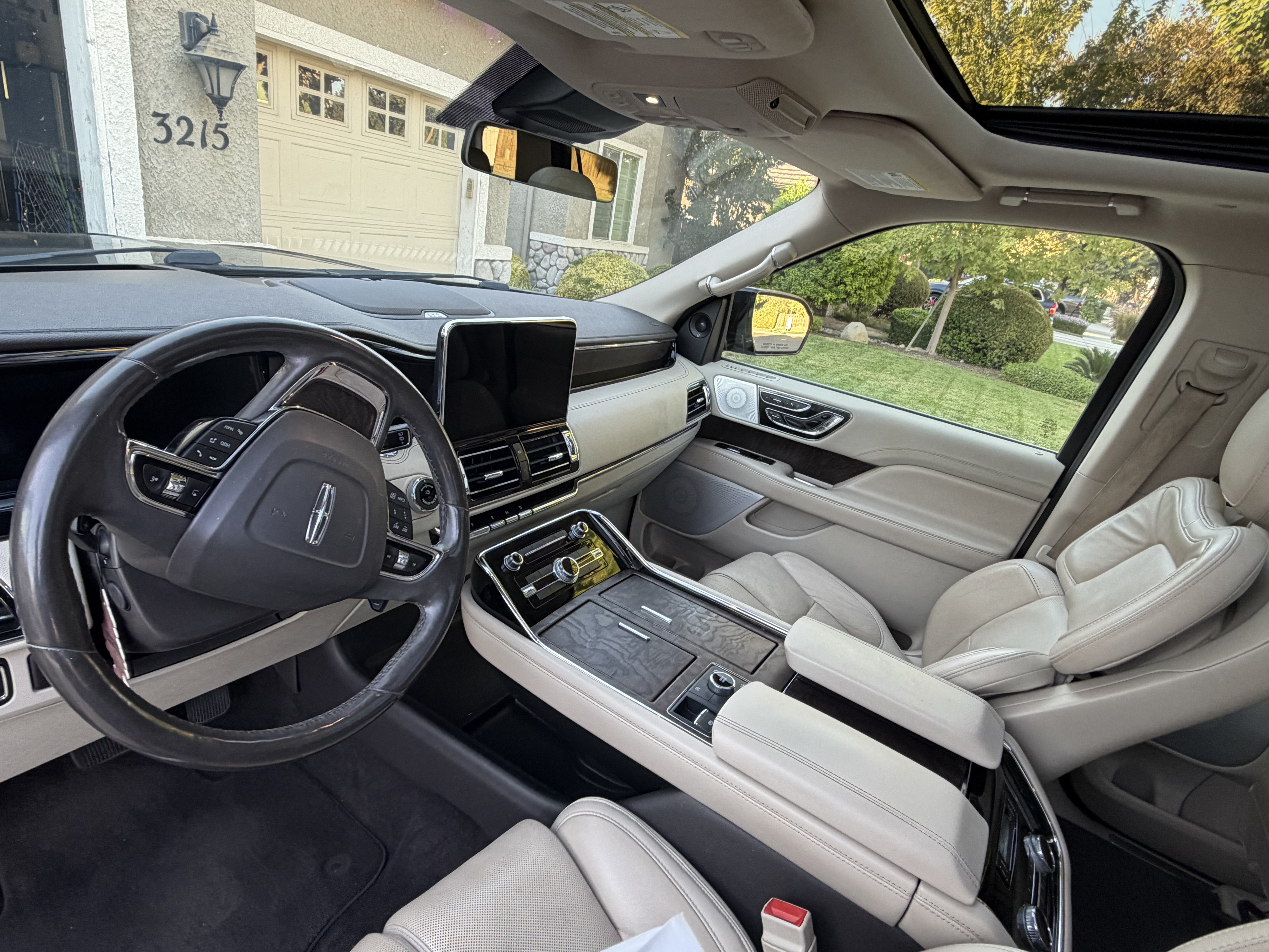 Used 2021 Lincoln Navigator Reserve w/ Luxury Package AWD/4WD image 6
