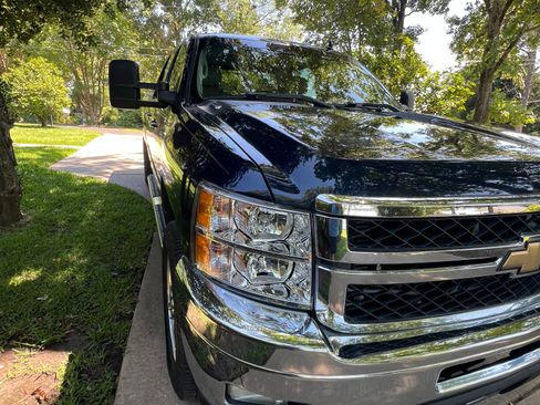 Used 2011 Chevrolet Silverado 2500 LTZ w/ LTZ Plus Package AWD/4WD image 8