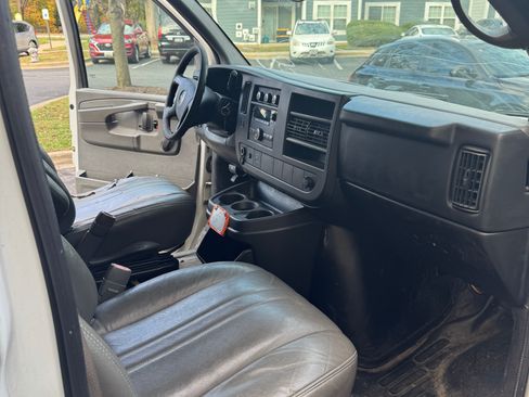 Used 2011 GMC Savana 2500 image 14