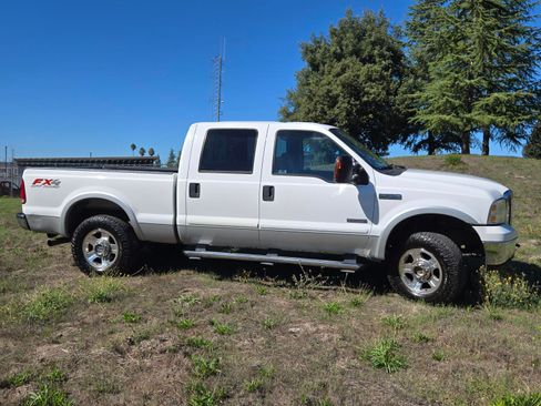 Used 2006 Ford F250 Lariat image 4