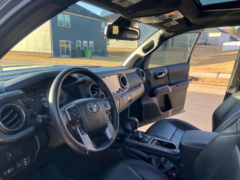 Used 2021 Toyota Tacoma TRD Sport w/ TRD Premium Sport Package image 17