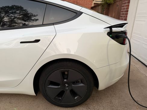 Used 2023 Tesla Model 3 Standard Range image 8