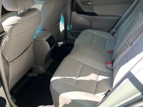 Used 2016 Toyota Camry XLE w/ Convenience Package FWD image 18