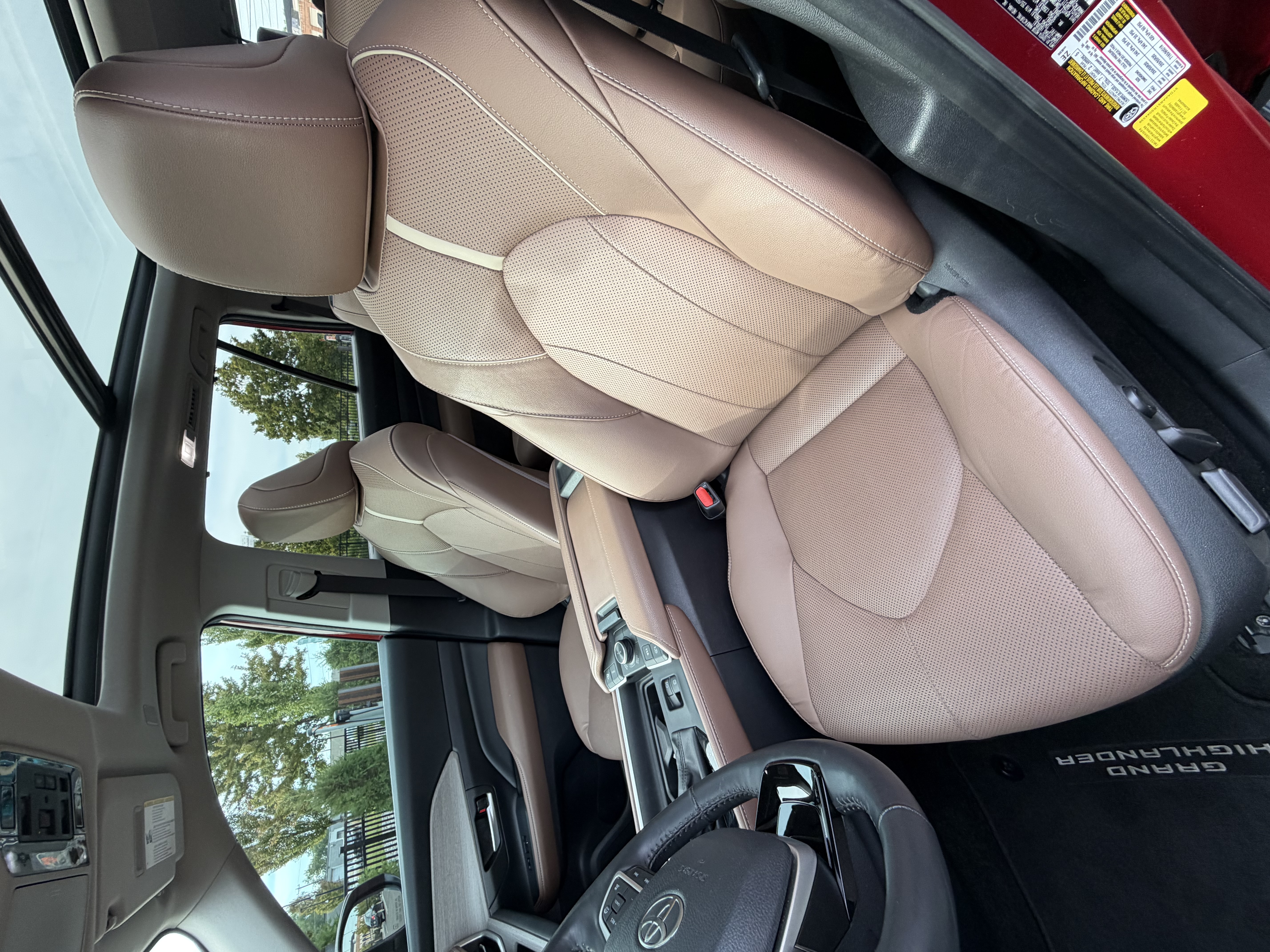 Used 2024 Toyota Grand Highlander AWD image 23