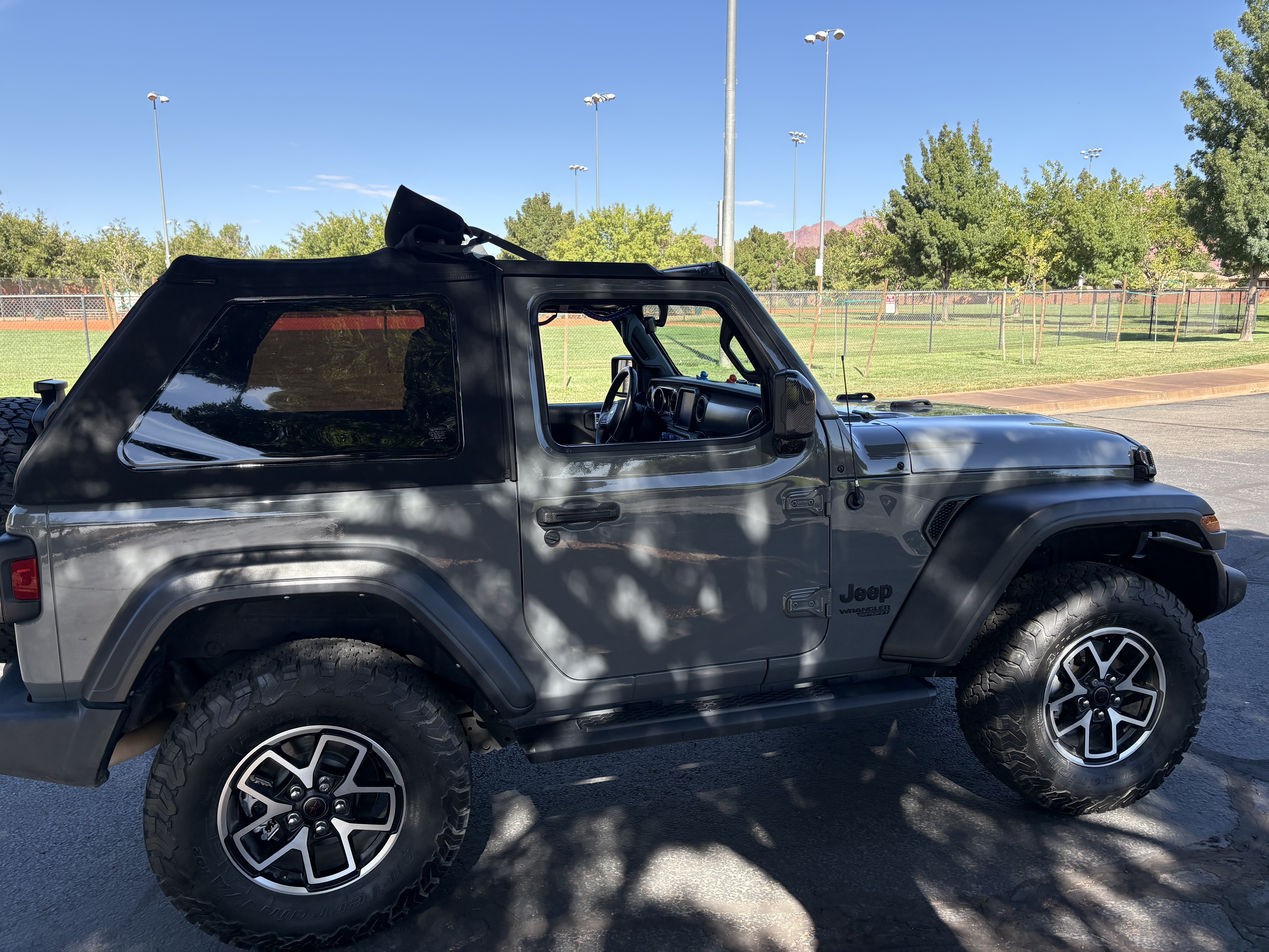 Used 2021 Jeep Wrangler Sport AWD/4WD image 4