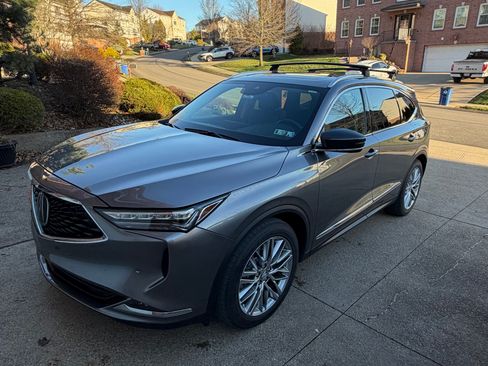 Used 2022 Acura MDX SH-AWD w/ Advance Package image 2