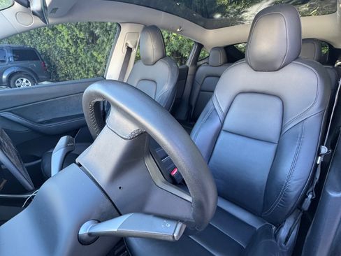 Used 2020 Tesla Model Y Long Range image 10