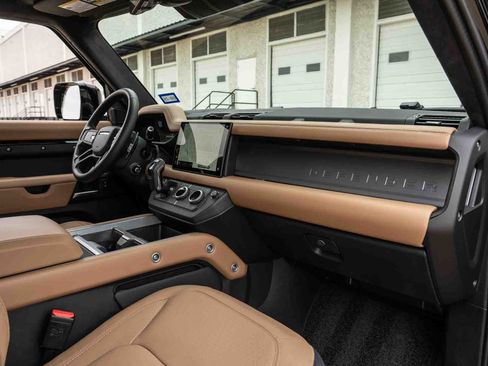 Used 2025 Land Rover Defender 130 V8 image 22