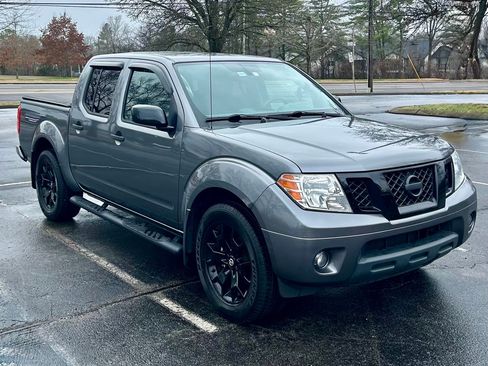 Used 2021 Nissan Frontier SV w/ Midnight Edition Floor Mats image 10