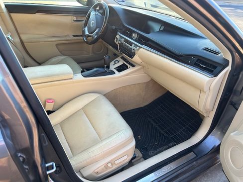 Used 2015 Lexus ES 350 w/ Luxury Package image 1