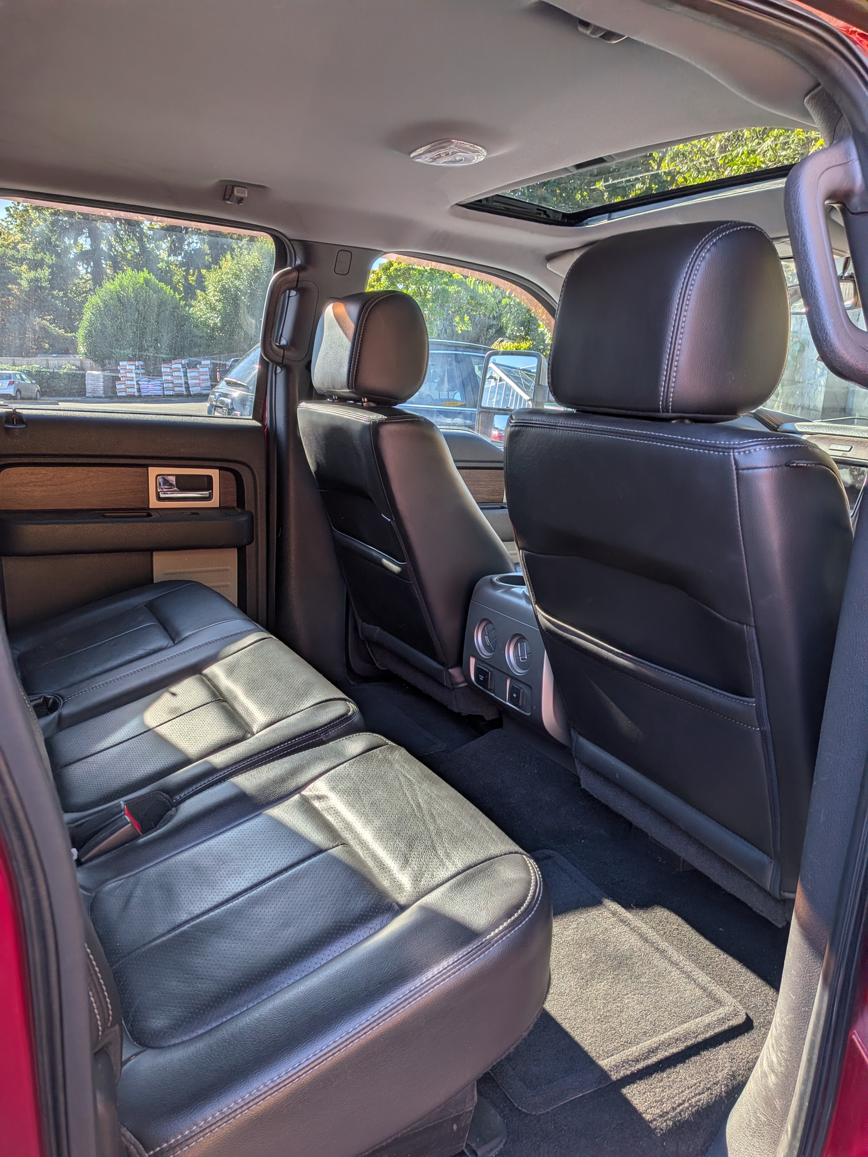 Used 2014 Ford F150 Lariat w/ Equipment Group 502A Luxury AWD/4WD image 17