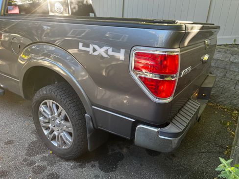 Used 2011 Ford F150 Lariat w/ Lariat Chrome Pkg image 5