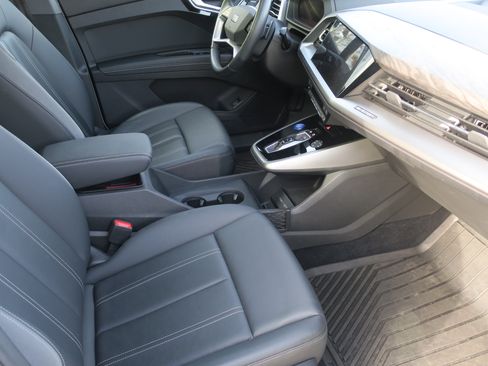 Used 2023 Audi Q4 e-tron Premium Plus w/ Premium Plus image 8