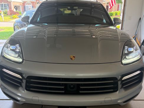 Used 2020 Porsche Cayenne AWD/4WD image 1
