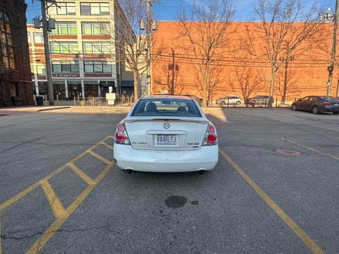 Used 2006 Nissan Altima 3.5 SE w/ (X01) Leather Pkg image 6